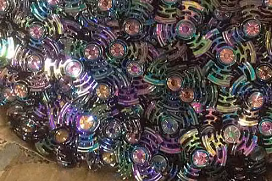 Một thùng spinner giá rẻ nhập từ Trung Quốc của một thương nhân Việt.