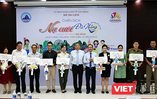 Chiều 19/9, UBND TP Đà Nẵng đã tổ chức họp báo phát động chiến dịch “Nụ cười Đà Nẵng” để chào đón Tuần lễ cấp cao APEC sẽ diễn ra vào tháng 11 tới.