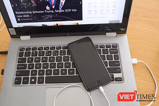 Send Anywhere cho phép người dùng chuyển dữ liệu qua lại giữa smartphone và máy tính hoặc ngược lại mà không cần phải dùng đến cáp kết nối, giúp tiết kiệm thời gian hơn so với cách thông thường.