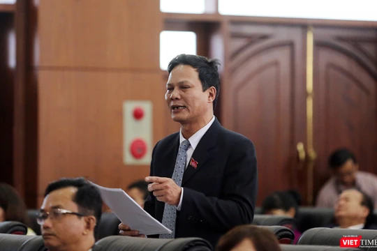 Đại biểu Nguyễn Kim Dũng chất vấn tình trạng lạch luật, xây dựng sai phép của các dự án xây dựng trên địa bàn đang có dấu hiệu lờn luật