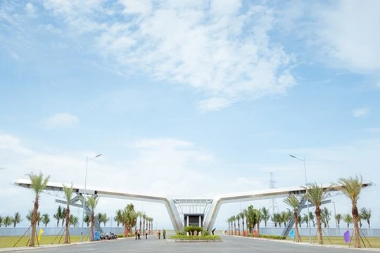 Bên cạnh Tổ hợp sản xuất ô tô VinFast ở khu kinh tế Đình Vũ – Cát Hải tại Hải Phòng, Tập đoàn Vingroup đang tìm địa điểm cho "Tổ hợp dịch vụ VinFast".