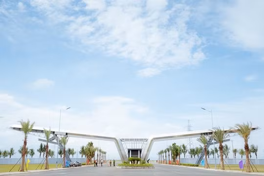 Bên cạnh Tổ hợp sản xuất ô tô VinFast ở khu kinh tế Đình Vũ – Cát Hải tại Hải Phòng, Tập đoàn Vingroup đang tìm địa điểm cho "Tổ hợp dịch vụ VinFast".