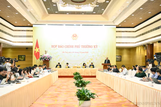 Toàn cảnh phiên họp báo Chính phủ tháng 11/2018. Ảnh: VGP/Quang Hiếu