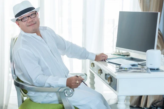 Ông Khải "Silk" đã bán những gì?