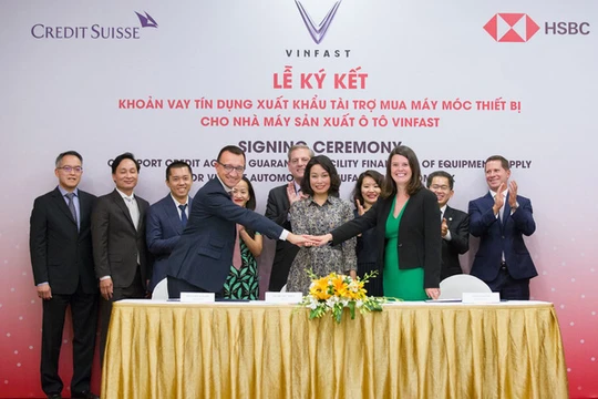 Lễ ký kết "Khoản vay tín dụng xuất khẩu tài trợ mua máy móc thiết bị cho nhà máy sản xuất ô tô VinFast" (Nguồn: VIC)