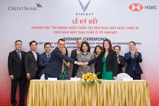 Lễ ký kết "Khoản vay tín dụng xuất khẩu tài trợ mua máy móc thiết bị cho nhà máy sản xuất ô tô VinFast" (Nguồn: VIC)