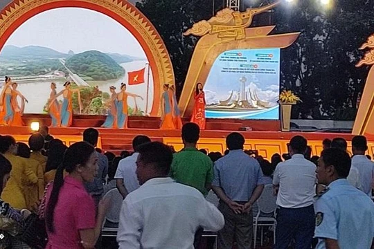  Khai mạc Hội chợ triển lãm công nghiệp, nông thôn tiêu biểu tại Thanh Hóa