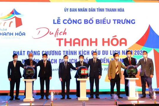  Các vị lãnh đạo nhấn nút khai trương Biểu trưng du lịch Thanh Hóa