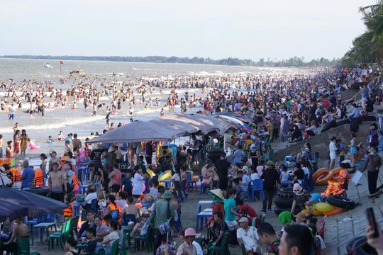  Du lịch biển Thanh Hóa thường quá tải vào những ngày hè