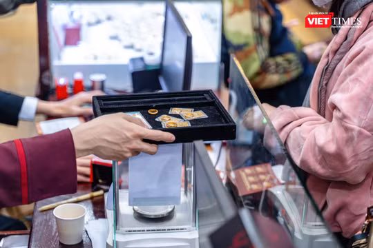 Giá vàng hôm nay 1/8 quay đầu giảm