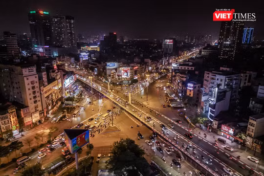 Đường phố Hà Nội đông đúc khi hàng vạn người trở lại Thủ đô sau nghỉ Tết