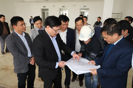 Ông Mai Xuân Liêm kiểm tra thực địa