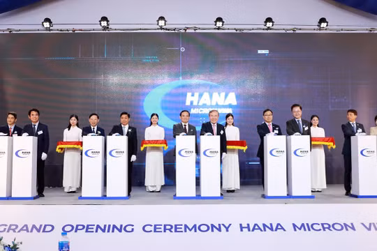 Phó Thủ tướng Trần Lưu Quang dự lễ khánh thành dự án nhà máy sản xuất Hana Micron Vina 2.