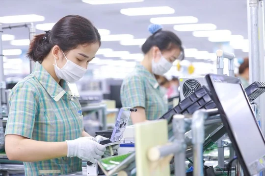 Hơn 13 tỉ USD vốn FDI đăng ký đổ vào Việt Nam