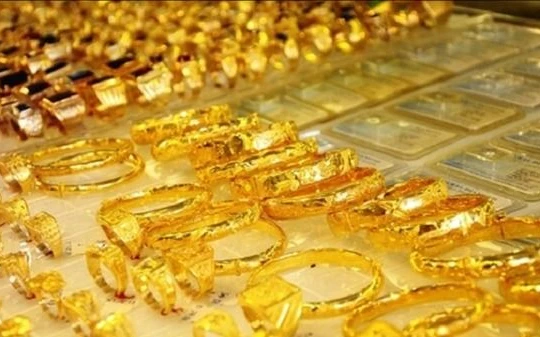 Giá vàng hôm nay 19/5: Vàng thế giới 'tụt sâu'