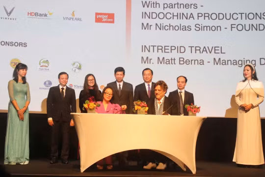 Vingroup ký kết biên bản ghi nhớ với Warner Music Group và Indochina Productions