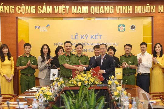 PVcomBank và Trung tâm RAR hợp tác triển khai dịch vụ xác thực điện tử qua VNeID