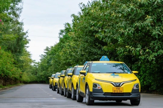 Hà Nội ô nhiễm không khí nhất thế giới, chuyên gia cảnh báo cần mạnh mẽ phủ sóng xe điện 