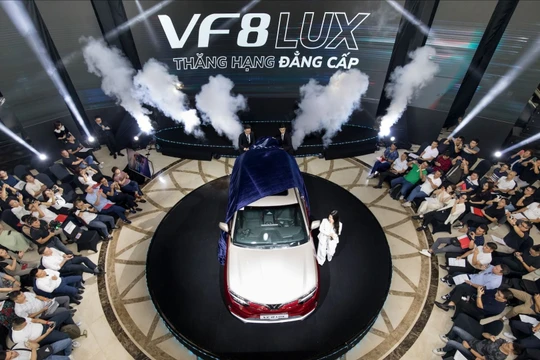 VinFast tái định vị VF8 với phiên bản "thăng hạng đẳng cấp" VF 8 LUX