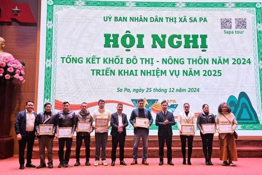 Sapa trao chứng nhận cho doanh nghiệp đạt chuẩn tham gia ứng dụng du lịch thông minh Sapa Tour 