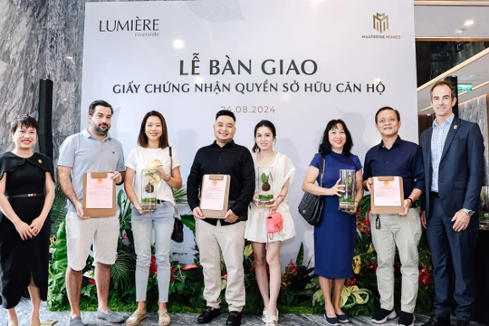 Masterise Homes® thăng hạng uy tín khi liên tục bàn giao sổ hồng đến cư dân