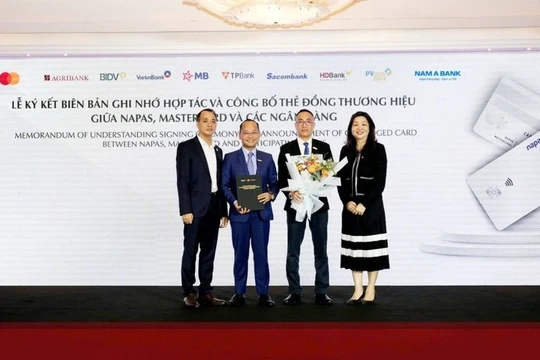 Nam A Bank phát hành thẻ đồng thương hiệu với Napas và Mastercard