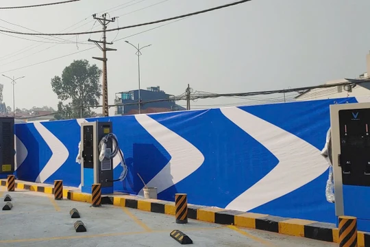 Eversolar hợp tác kinh doanh trạm sạc nhượng quyền V-Green 