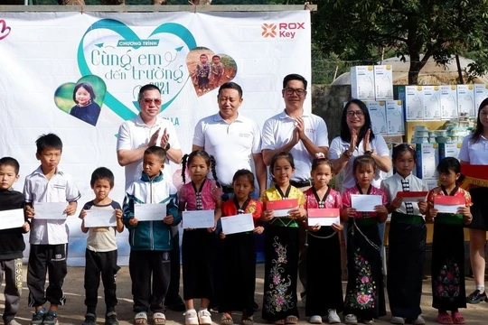 ROX Key tiếp sức cùng em đến trường ở Chiềng Ban, Sơn La