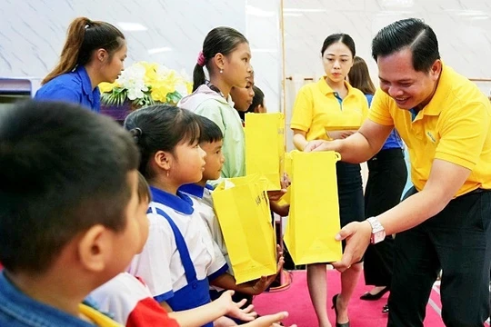 Nam A Bank tổ chức Trung thu trên toàn quốc