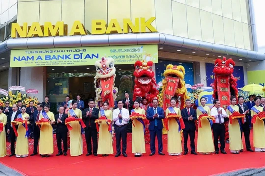 Nam A Bank tiếp tục mở rộng mạng lưới khu vực Đông Nam Bộ, khai trương chi nhánh Dĩ An 