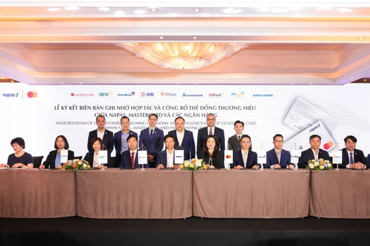 Mastercard và NAPAS hợp tác phát hành Thẻ đồng thương hiệu với 9 ngân hàng Việt Nam