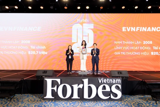 EVNFinance lọt Top 25 Thương hiệu dẫn đầu do Forbes bình chọn