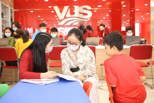 Phụ huynh và học sinh tại VUS - Ảnh VUS