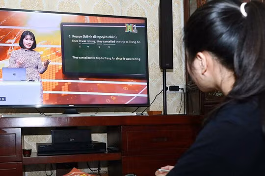 Dạy học trên truyền hình là một giải pháp tốt giúp hỗ trợ và khắc phục nhiều khó khăn ở dạy học trực tuyến - Nguồn: báo Nhân Dân