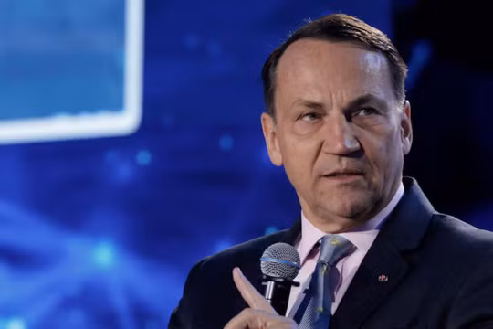 Phó Thủ tướng kiêm Bộ trưởng Ngoại giao Ba Lan Radoslaw Sikorski tham dự Diễn đàn An ninh Warsaw, tại Warsaw, Ba Lan ngày 29/9. Ảnh: Reuters.