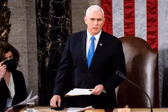 Phó Tổng thống Mỹ Mike Pence khước từ việc phế truất ông Trump (Ảnh: NYTimes)