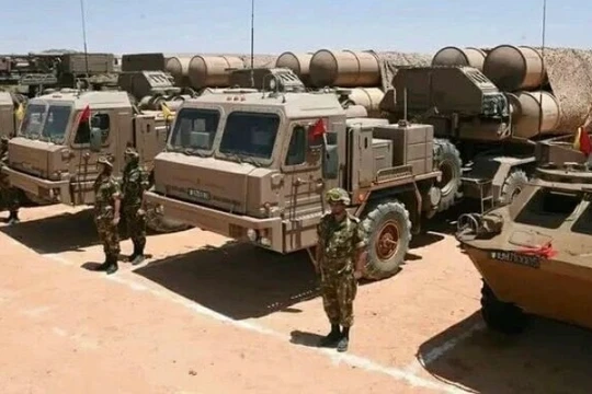 Phương tiện phóng thuộc hệ thống S-300 của Algeria. Ảnh: MW.