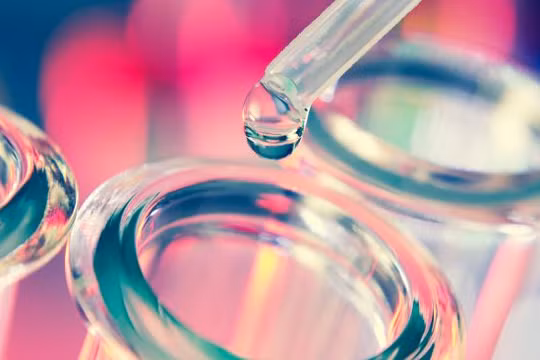 Nhiều loại thuốc đang được các nhà khoa học trên thế giới thử nghiệm áp dụng trong điều trị COVID-19 (Ảnh: Live Science)