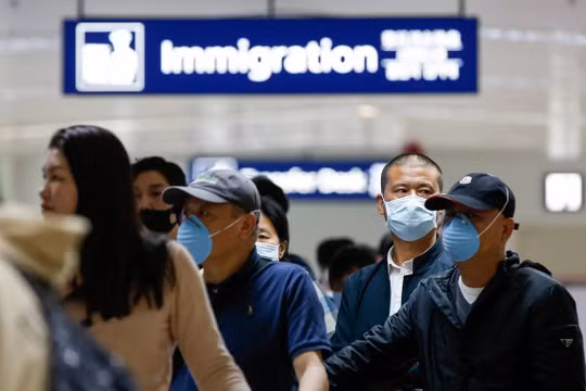 Người dân đến từ Quảng Châu, Trung Quốc tại sân bay quốc tế Ninoy Aquino ở thủ đô Manila, Philippines (Ảnh: SCMP)