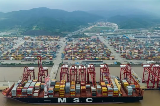 Xuất khẩu của Trung Quốc sụt giảm trong tháng 5 (Ảnh: FT)