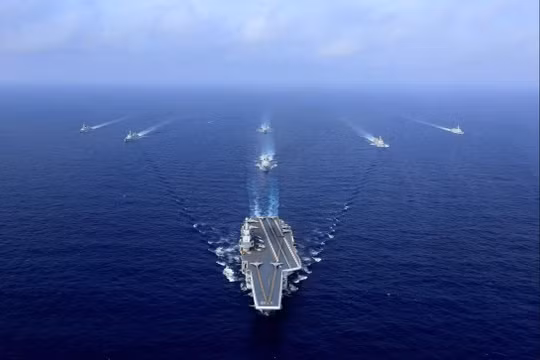 Nhóm tác chiến tàu sân bay Liêu Ninh của Trung Quốc (Ảnh: AFP)