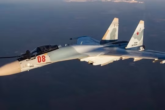 Chiến đấu cơ Su-35 của Lực lượng Không quân Vũ trụ Nga. Ảnh: MW.