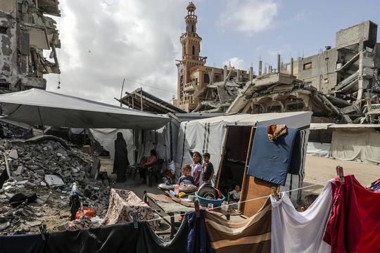 Người dân Palestine phải di dời ở khu vực Al Mawasi thuộc Rafah, Gaza. Ảnh: Anadolu.