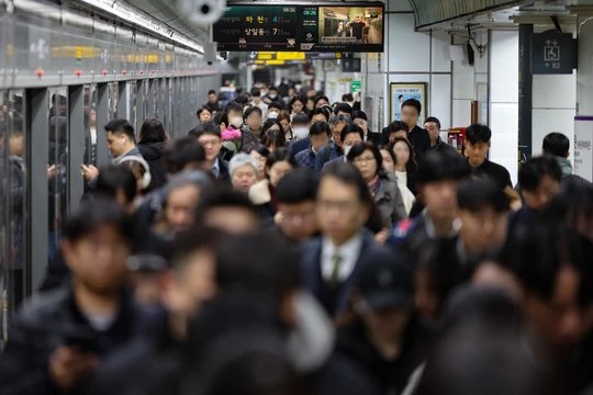 Tỷ lệ sinh thấp kỷ lục, thuộc hàng thấp nhất thế giới, làm dấy lên hồi chuông báo động ở Hàn Quốc. Ảnh: Korea Herald.