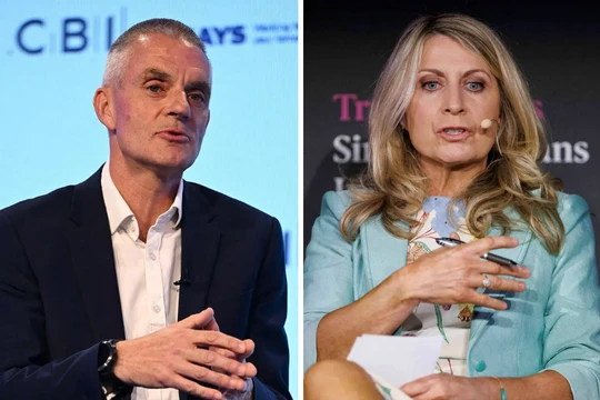 Tổng giám đốc BBC Tim Davie và Giám đốc tin tức Deborah Turness. Ảnh: Reuters/Getty.