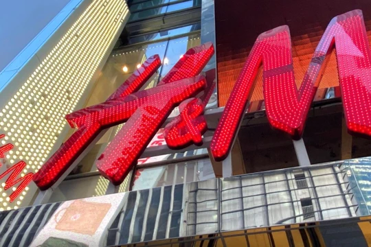 H&M báo cáo thất thu trong quý đầu tiên, sau khi đưa ra bình luận gây tranh cãi về Tân Cương (Ảnh: Reuters)
