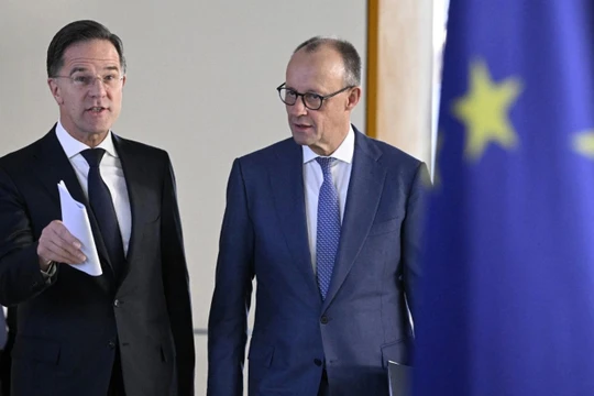 Thủ tướng Đức Friedrich Merz (phải) và Tổng thư ký NATO Mark Rutte đến dự cuộc họp báo sau cuộc hội đàm tại Phủ Thủ tướng vào ngày 11/12 tại Berlin, Đức. Ảnh: AFP.