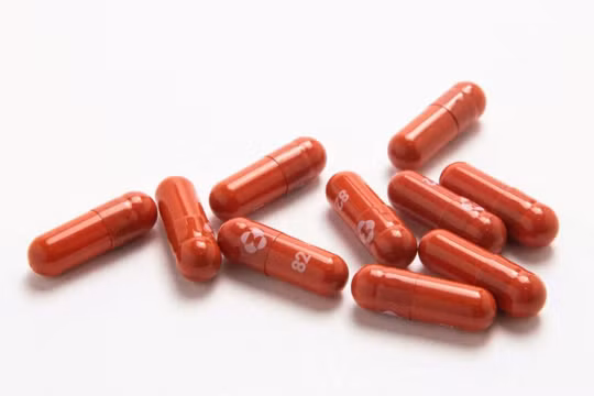 Molnupiravir của hãng dược Merck & Co được FDA cấp phép sử dụng trong điều trị COVID-19 (Ảnh: Reuters)