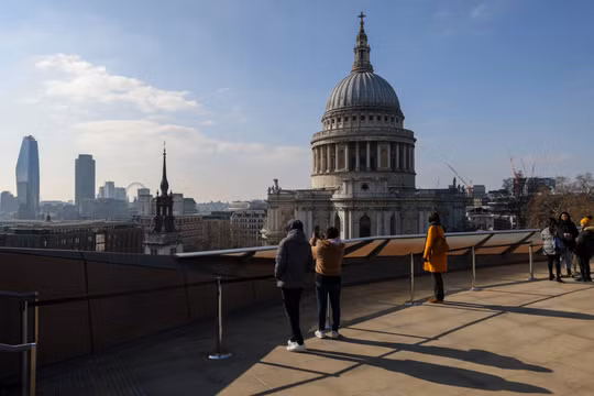 Nợ ròng khu vực công của Anh vượt GDP lần đầu tiên trong vòng 6 thập kỷ (Ảnh: CNBC)