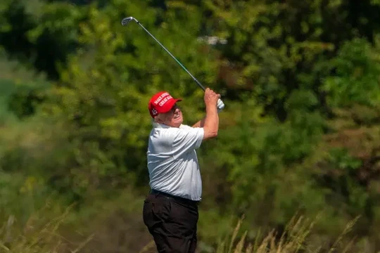 Các chuyên gia an ninh cho biết sở thích chơi golf của cựu Tổng thống Donald Trump là thách thức an ninh lớn đối với Sở Mật vụ (Ảnh: AP)